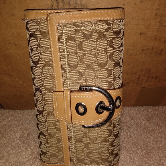 Coach Wallet - Picture 4 of 4